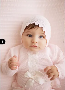 חליפה ורודה עם כובע