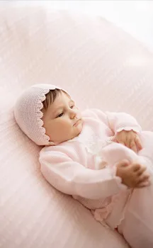 חליפה ורודה עם כובע