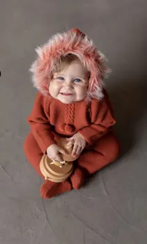 אוברול אדום